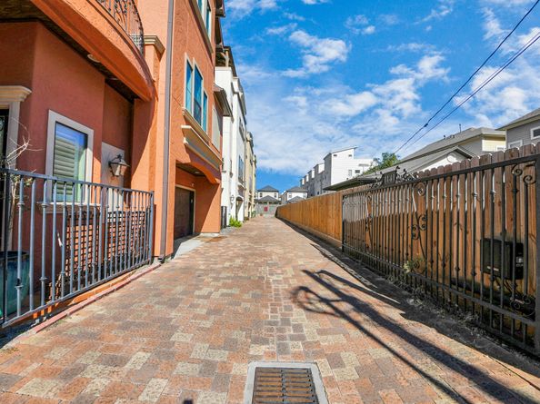 1141 W 23rd st A, Houston TX 77008