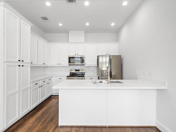 2924 Leeland Street, Houston TX 77003