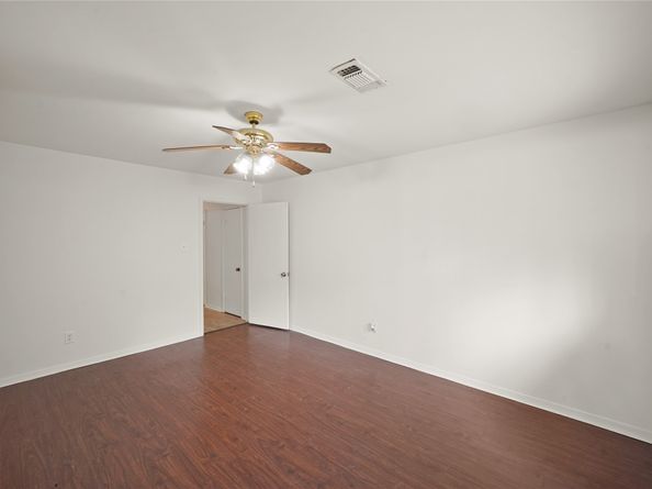 9538 Skyline Drive, Houston TX 77063