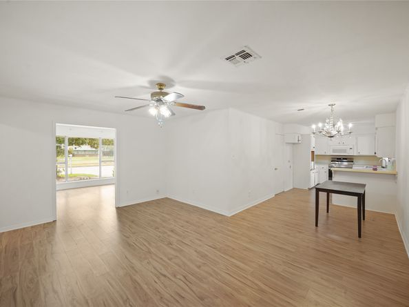 9538 Skyline Drive, Houston TX 77063