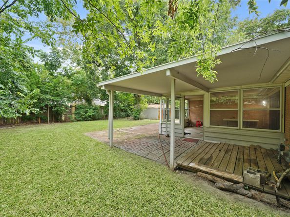 9538 Skyline Drive, Houston TX 77063