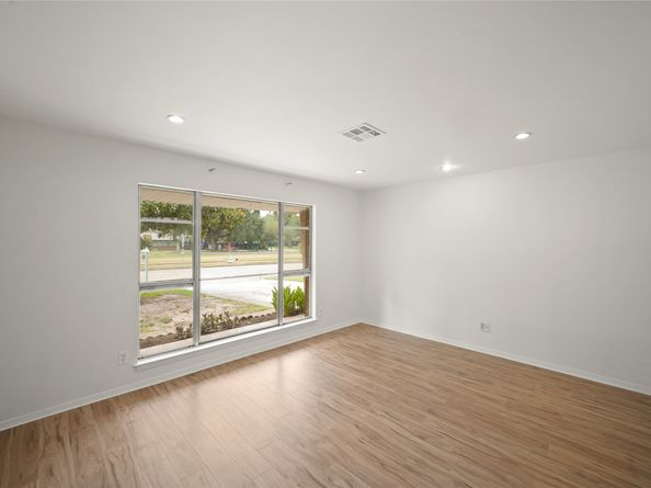 9538 Skyline Drive, Houston TX 77063