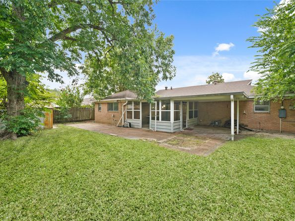 9538 Skyline Drive, Houston TX 77063