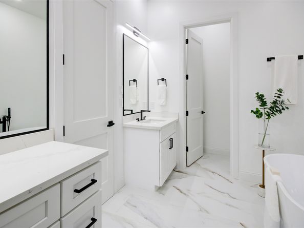 1214 W 24th Street D, Houston TX 77008