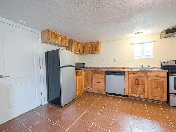 5009 N Main Street, Houston TX 77009