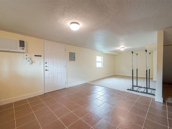 5009 N Main Street, Houston TX 77009