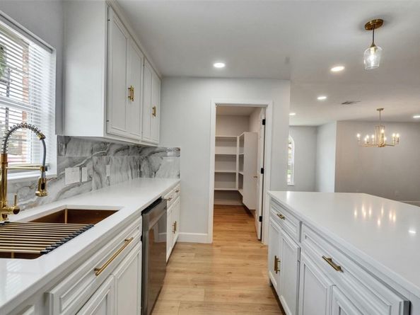 9003 Ledge Street, Houston TX 77075