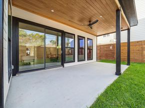 304 Enid Street, Houston TX 77009