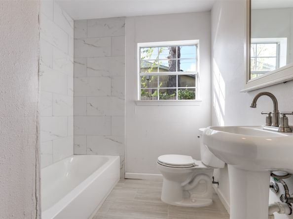 1749 Des Jardines Street, Houston TX 77023