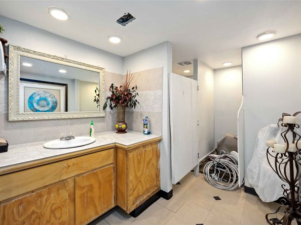 5208 Noble Street, Houston TX 77020