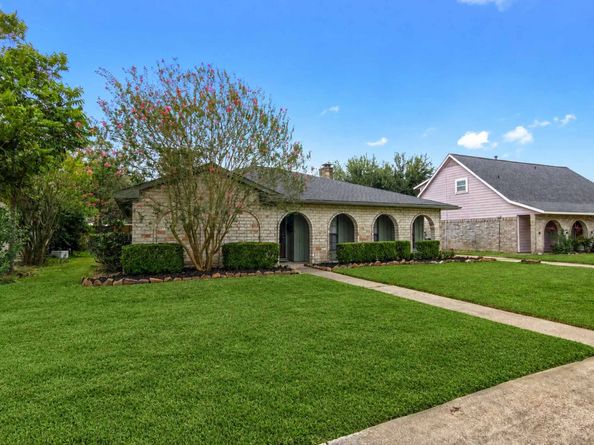 10126 Sageaspen Lane, Houston TX 77089