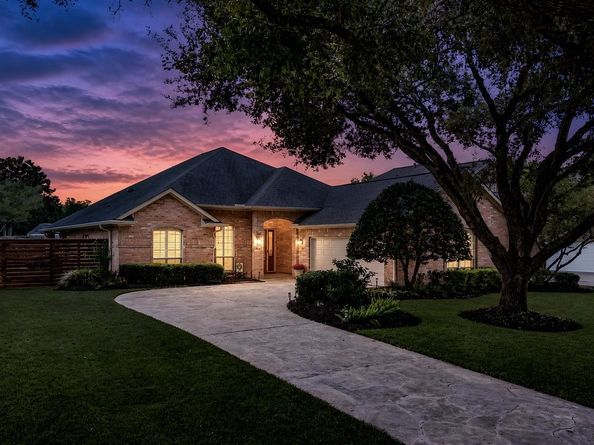 4 Crestwood Circle, Sugar Land TX 77478
