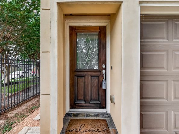 888 Fisher Street, Houston TX 77018