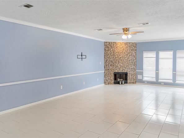 1405 El Camino Village Drive, Webster TX 77058