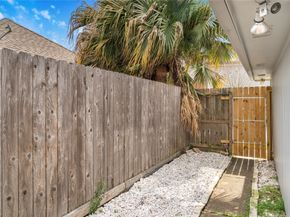 1405 El Camino Village Drive, Webster TX 77058