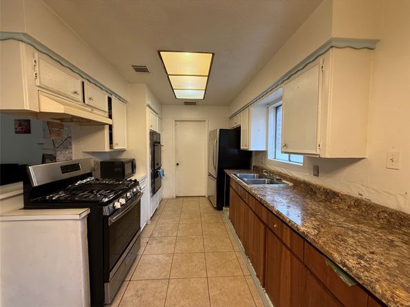 346 Saddle Horn Drive, Houston TX 77060