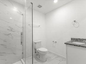 8631 Peachtree Street, Houston TX 77016