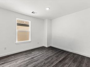 8631 Peachtree Street, Houston TX 77016