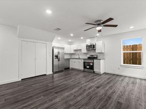 8631 Peachtree Street, Houston TX 77016