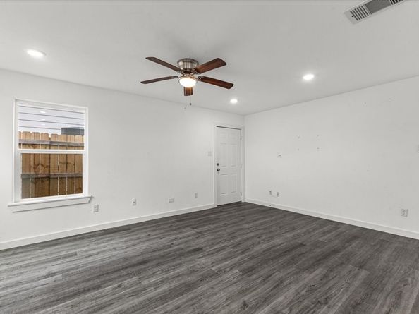 8631 Peachtree Street, Houston TX 77016