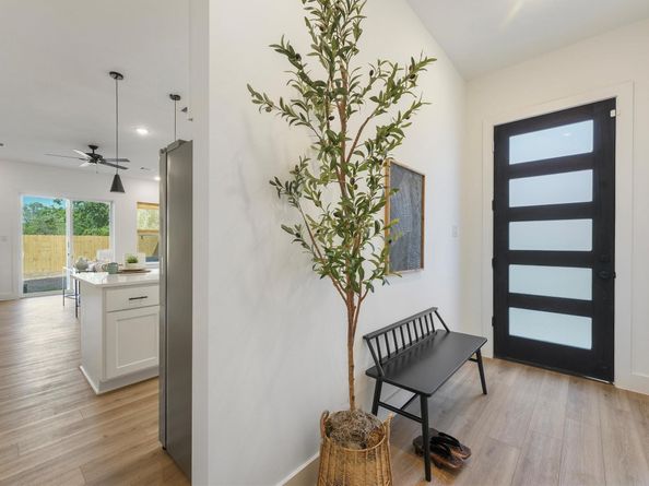 1911 Dewalt St, Houston TX 77088