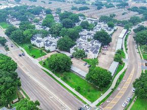 9809 Richmond Avenue B13, Houston TX 77042