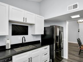 9809 Richmond Avenue B13, Houston TX 77042