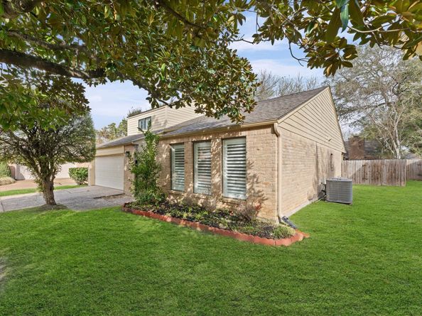 310 W Fair Harbor Lane, Houston TX 77079