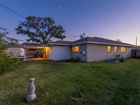 402 Fintona Way, Houston TX 77015