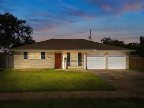 402 Fintona Way, Houston TX 77015