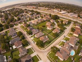 402 Fintona Way, Houston TX 77015