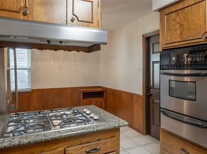 402 Fintona Way, Houston TX 77015