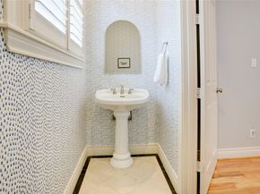 170 Oak Place Drive, Houston TX 77006