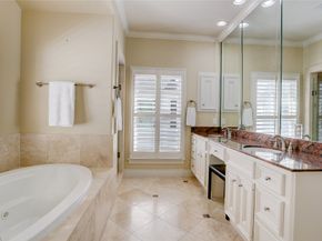 170 Oak Place Drive, Houston TX 77006