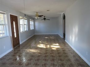 8319 Garland Street, Houston TX 77017