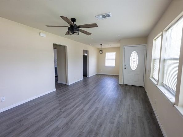 4942 Bataan Road, Houston TX 77033