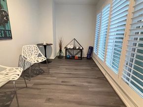 10 S Briar Hollow Lane 55, Houston TX 77027