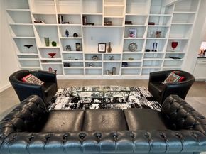 10 S Briar Hollow Lane 55, Houston TX 77027