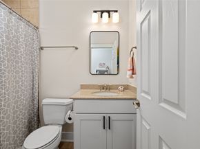 1244 Hobbs Reach Lane, Houston TX 77008