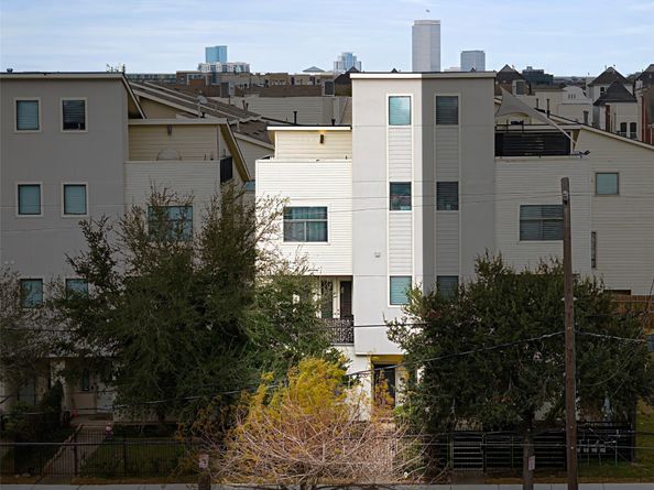 2320 Emancipation Avenue, Houston TX 77004