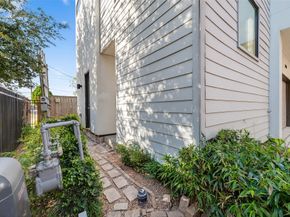 606 Pacific Street, Houston TX 77006