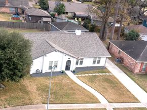 5422 Golf Drive, Houston TX 77091