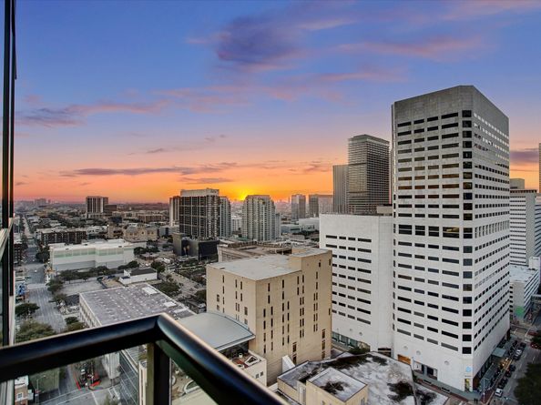 1211 Caroline Street 2002, Houston TX 77002