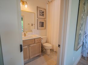 1720 Sedola Lane, Houston TX 77055