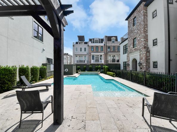 15 Southside Circle, Houston TX 77025