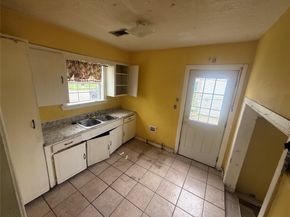5745 Newport Street, Houston TX 77023