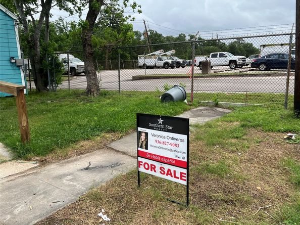 5745 Newport Street, Houston TX 77023