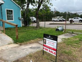 5745 Newport Street, Houston TX 77023