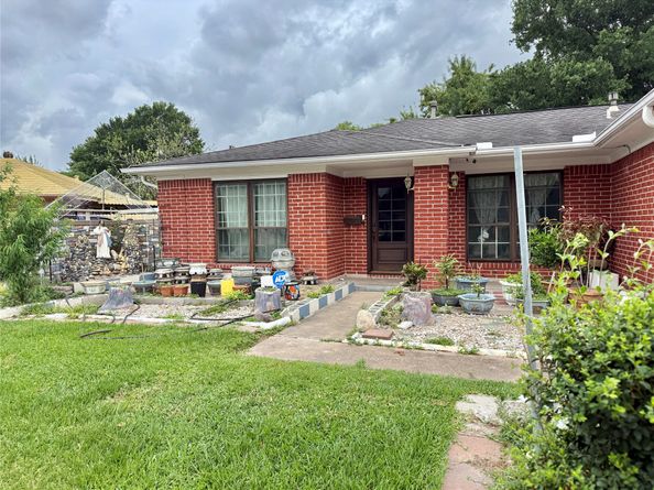 8911 Lazy River Lane, Houston TX 77088