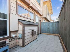 2636 Couch Street, Houston TX 77008